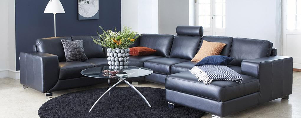 Mix din sofa med et flot sofabord i glas