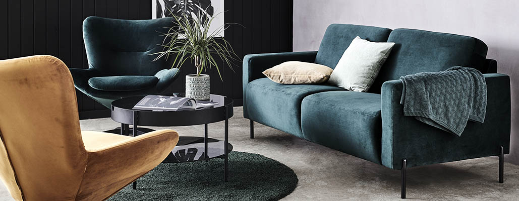 Klassisk med et twist - sofa i grønt velour stof