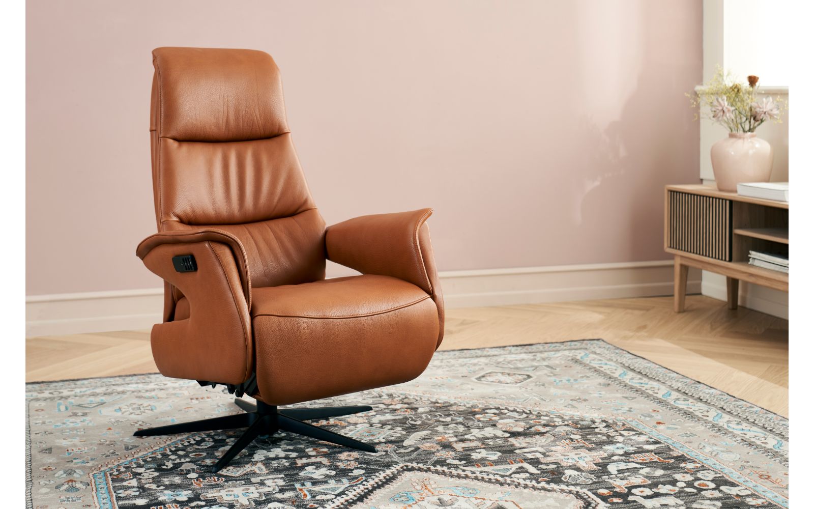 cerebrum ondsindet indarbejde Global Comfort Norton 8102 lænestol med indbygget fodskammel | Mobler.dk